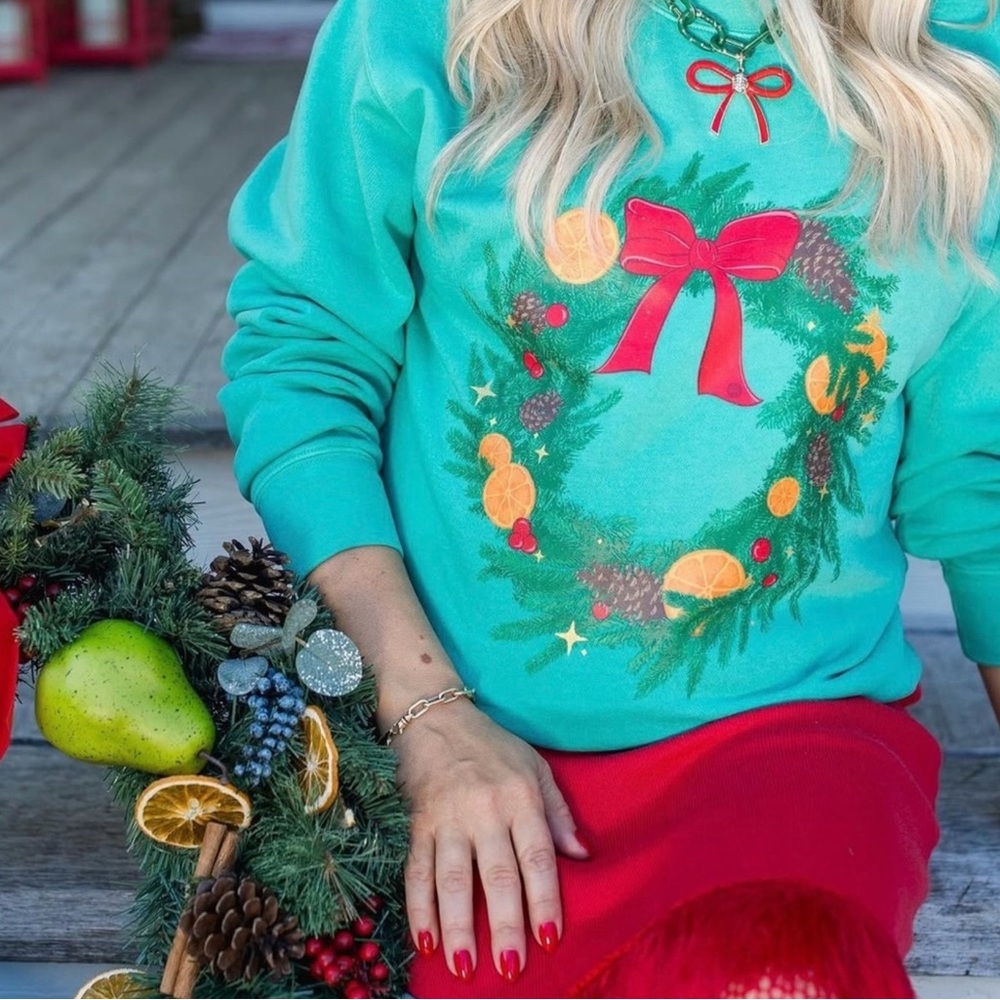Living Fully Co. Christmas Wreath Sweatshirt - XXXL